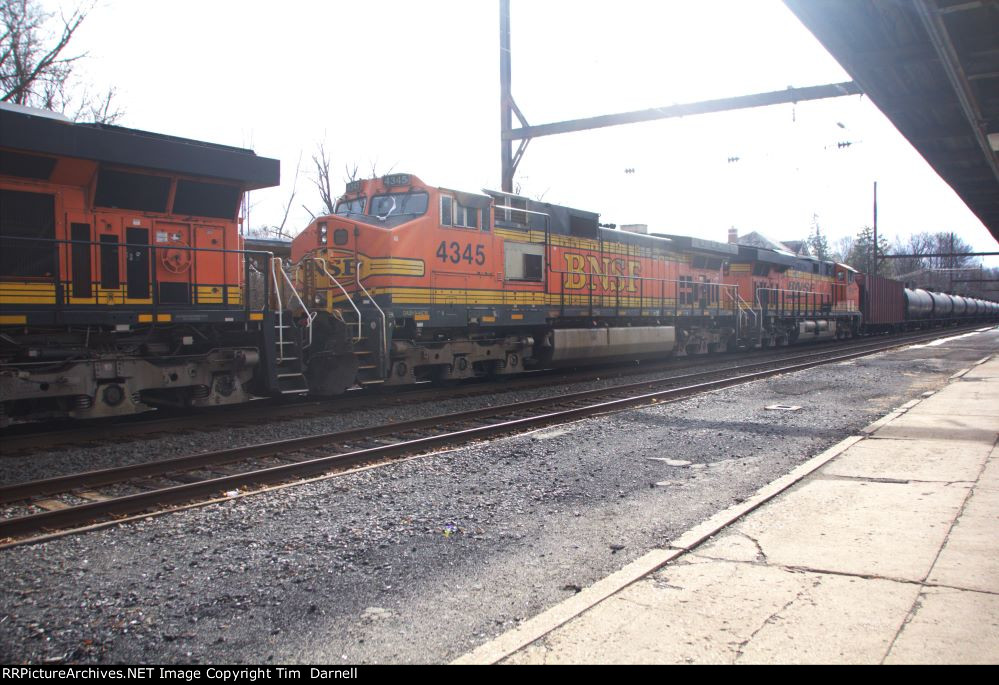 BNSF 4345 2nd on B116